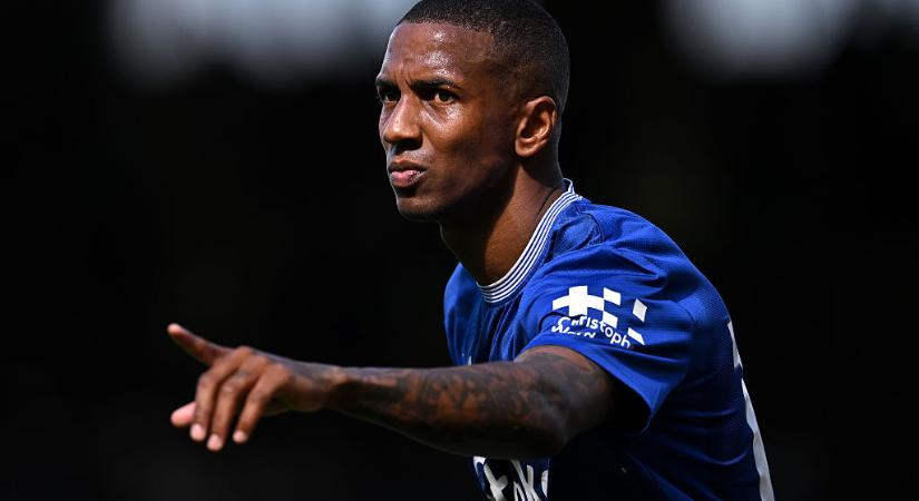Ashley Young az angol másodosztályban folytatja – HIVATALOS