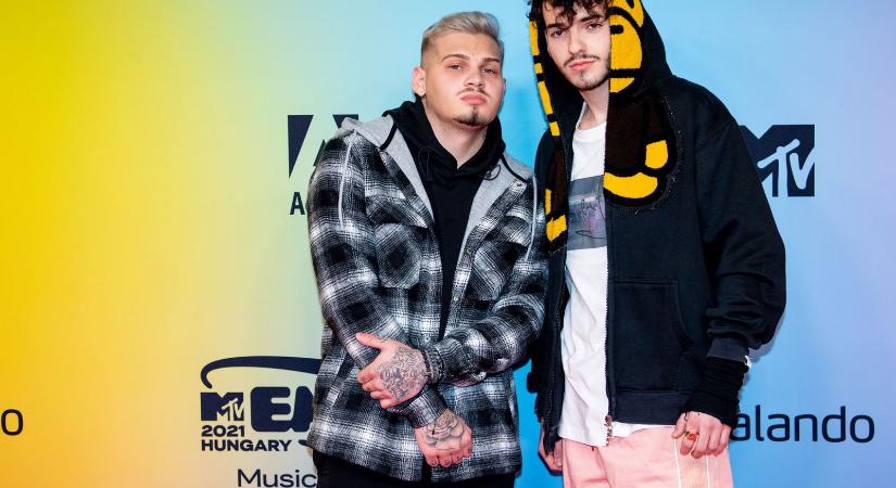 Megcsalással vádolják Azahriaht, egy híresség párja tálalt ki az RTL-nek