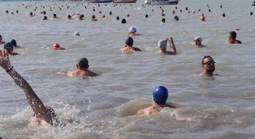 Hamarosan elstartol az idei Balaton-átúszás: ezt érdemes tudni a versenyről!