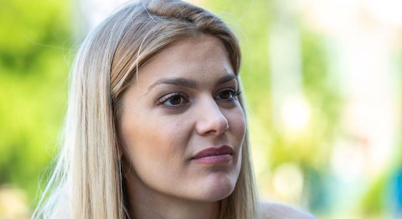 Napfény, víz, boldog családi percek. Vajon hol nyaralt Weisz Fanni a családjával?