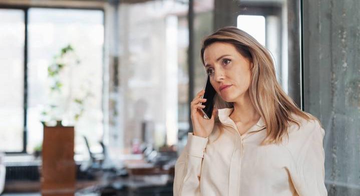 Lehallgathatnak, ha ez a jelzés megjelenik a telefonodon