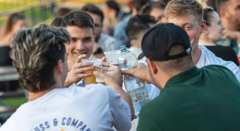 Hatalmas bulival várták a felvételi ponthatárok kihirdetését Debrecenben – fotókkal!
