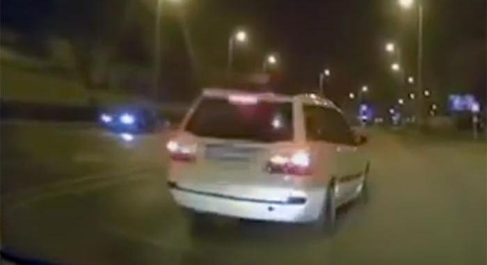 Íme az elmebeteg, aki kétszer büntetőfékezett egy tanulóvezető előtt Szegeden