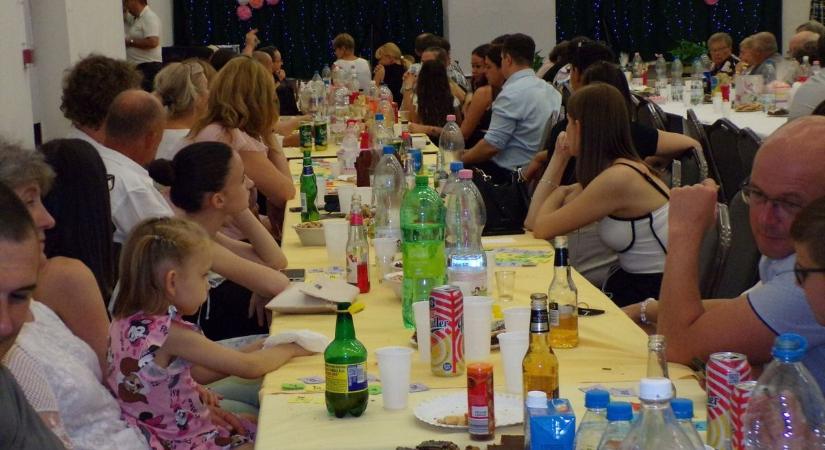 El sem hinnéd, hogy miért gyűlt össze fél a falu ezen a vármegyei településen