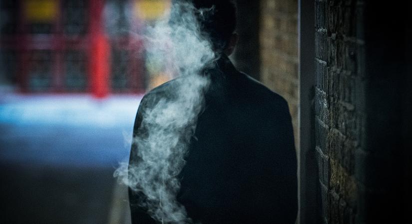 Foghatják a fejüket a dohányosok: ennyivel drágul a cigaretta