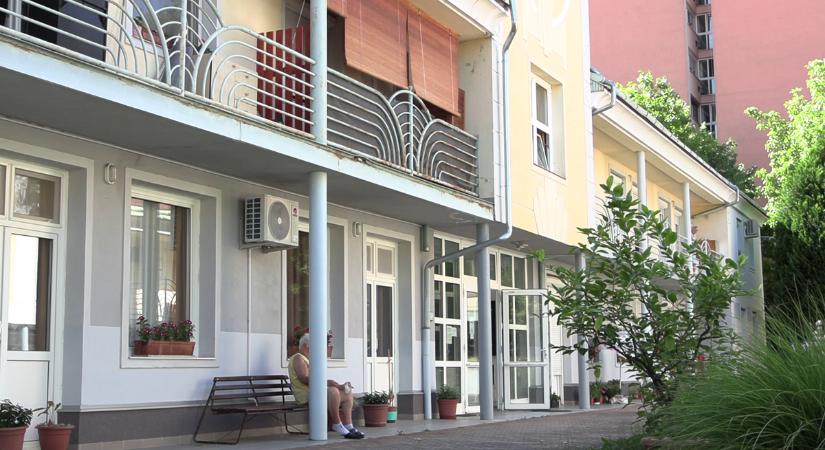Nyugodt környezet, szolgáltatások és támogatás – új lakókat vár a Nyugdíjasház