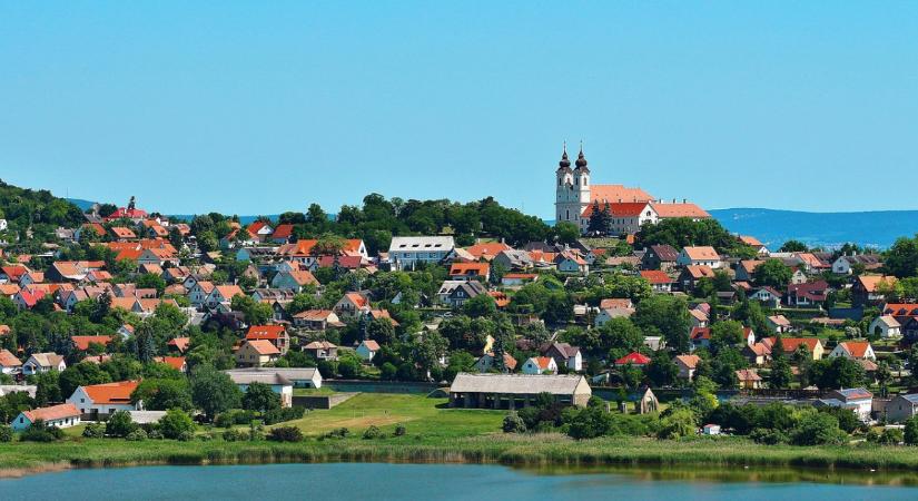 Teljes satufék az üdülőpiacon
