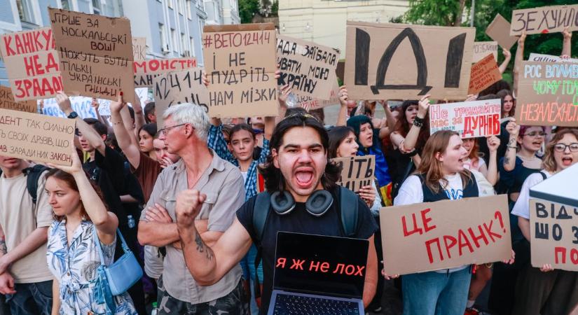 Tüntetéshullám söpör végig Ukrajnán, nem hisznek Zelenszkijnek az emberek