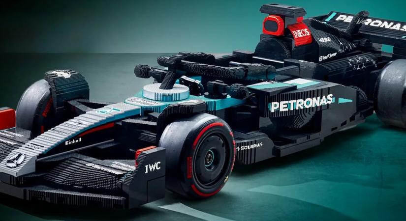 A héten megérkezik az életnagyságú LEGO Mercedes-AMG F1-autó Budapestre, számos akció és extra program kíséretében nézheted meg a járgányt
