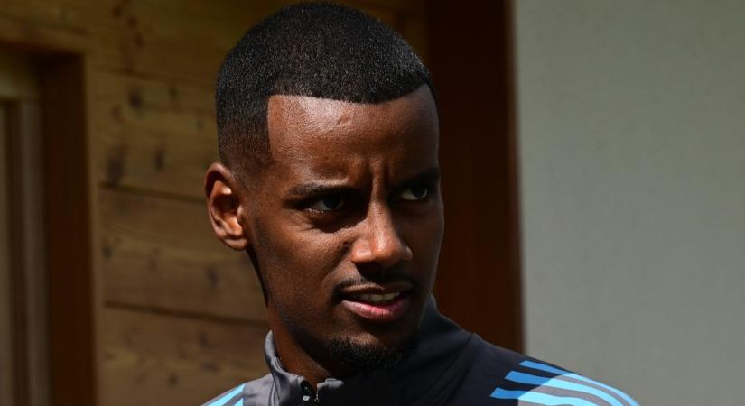 Pánik Newcastle-ben, Alexander Isak kikerült a keretből