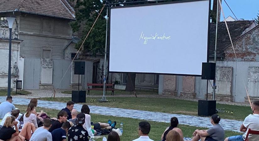 Filmek a csillagok alatt - miért szeretjük a kertmozit?