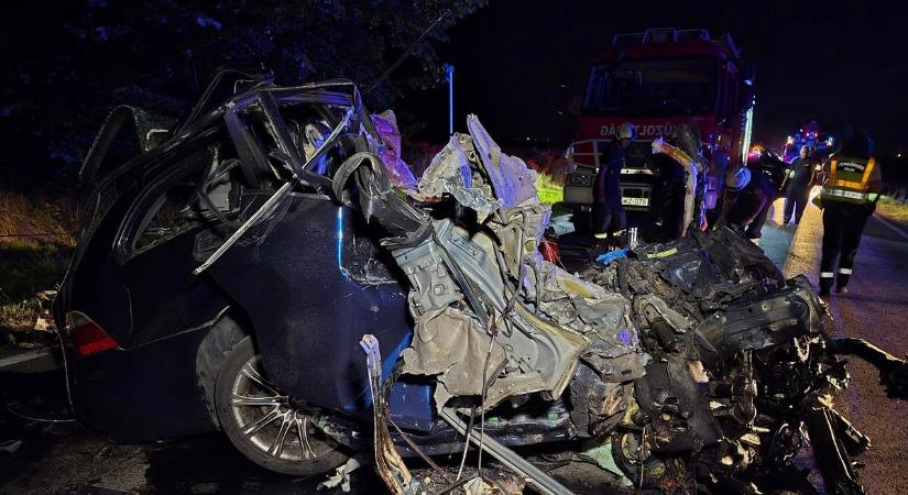 Halálos baleset a 81-es úton: frontálisan ütközött a Győr–Székesfehérvár távolsági busz helyszíni fotók!