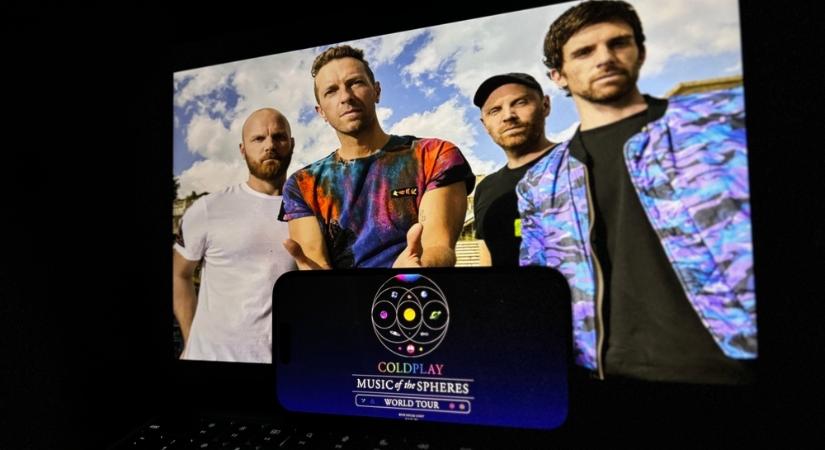 Coldplay-koncert csók: itthon milliós bírság járhatna érte