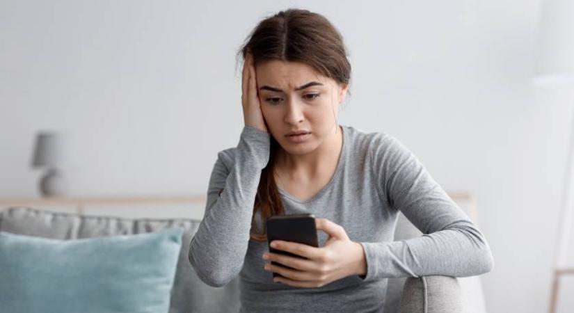 Vigyázz, ha ez a jelzés jelenik meg a telefonodon: lehallgathatnak