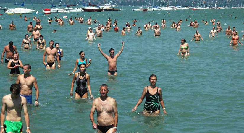 Elmossa a vihar a Balaton-átúszást