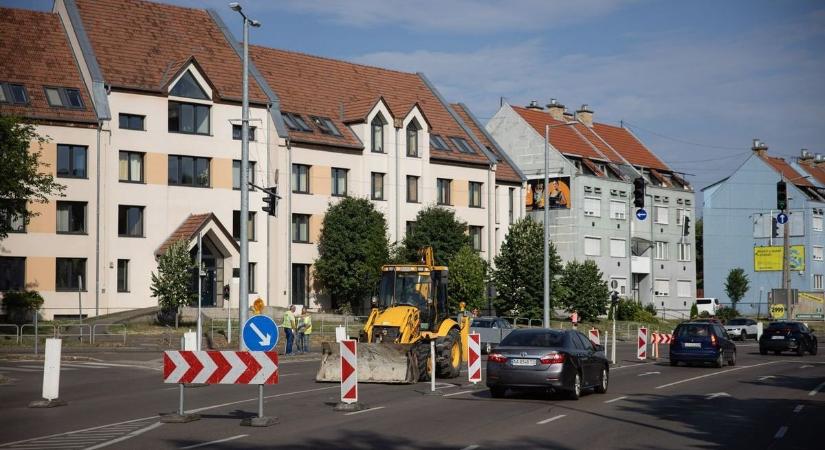 Az egri négysávos egy részén lezárják a belső sávot