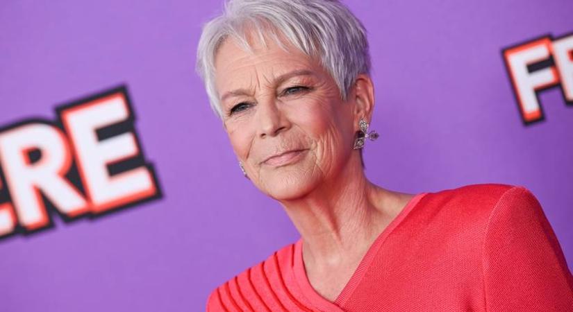 A 66 éves Jamie Lee Curtis miniruhában pózolt a Már megint nem férek a bőrödbe premierjén: Lindsay Lohant is túlragyogta