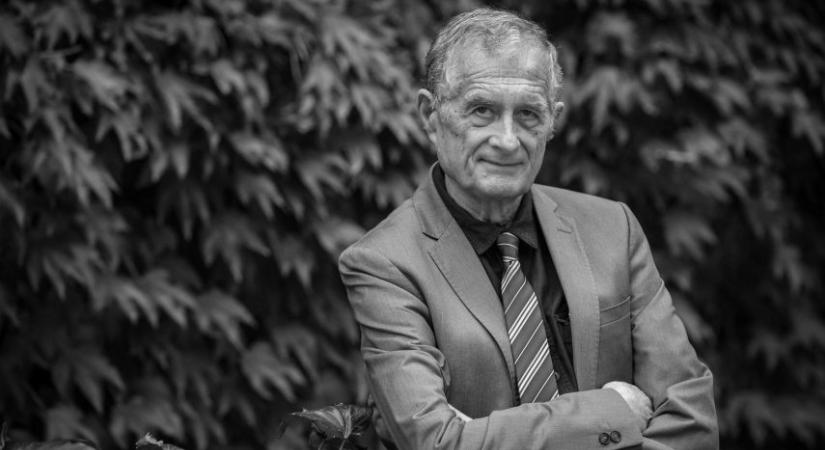 Elhunyt Kiss Gy. Csaba irodalomtörténész