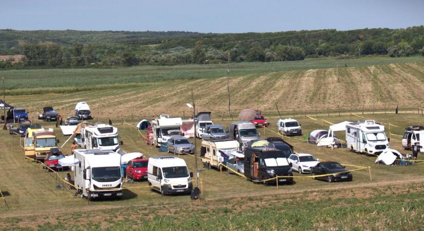 Már gyűlnek az emberek, hamarosan kezdődik az O.Z.O.R.A. Fesztivál – videóval