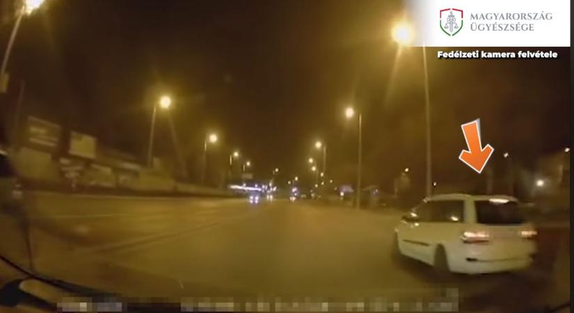 Büntetőfékezéssel leckéztette a tanulóvezetőt a türelmetlen sofőr Szegeden – videóval