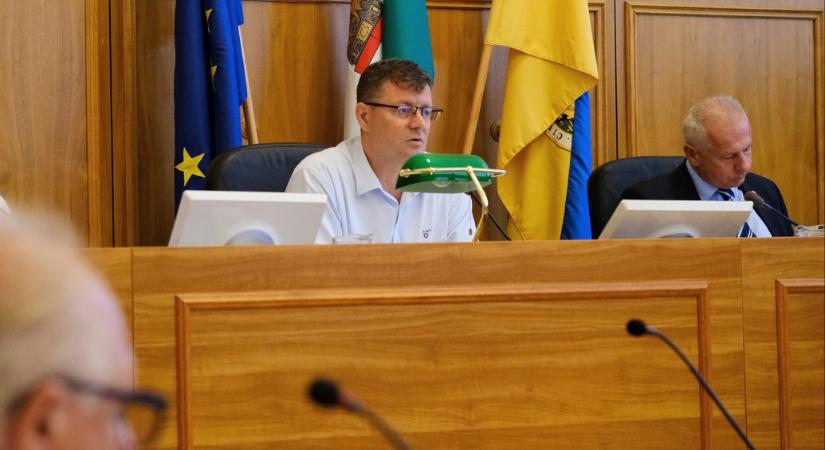 A kormányzati elvonások miatt fizetésképtelen lenne Pécs, hitelt kell felvenni a bérek kifizetésére is