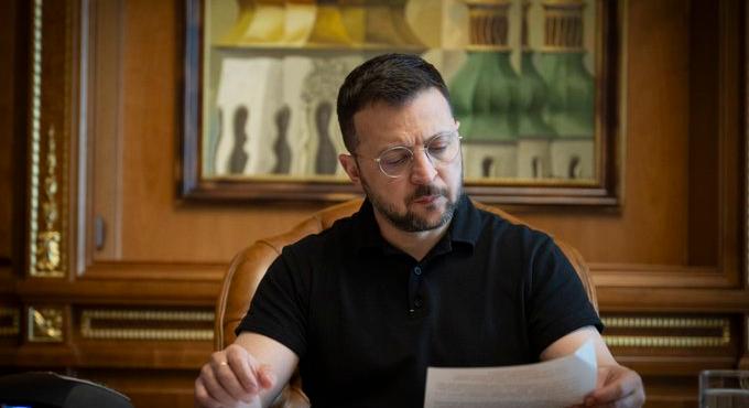 Zelenszkij tanul Putyintól és Orbántól: lecsapott a külföldről pénzelt korrupcióellenes szervezetekre
