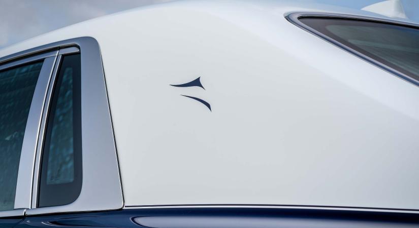 Barlangrajzokkal díszítettek egy Rolls-Royce-t