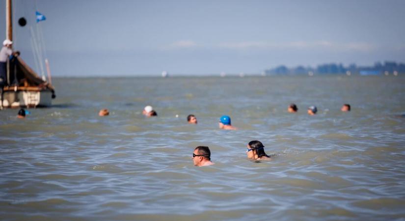 Elhalasztották a Balaton-átúszást a bizonytalan időjárás miatt