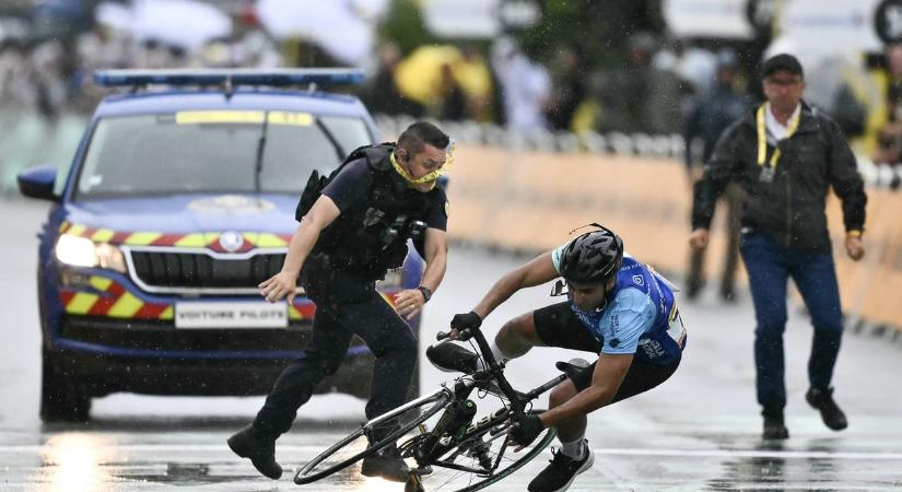 Rendőr csapta le a bicikliről a Tour de France befutóját megzavaró férfit