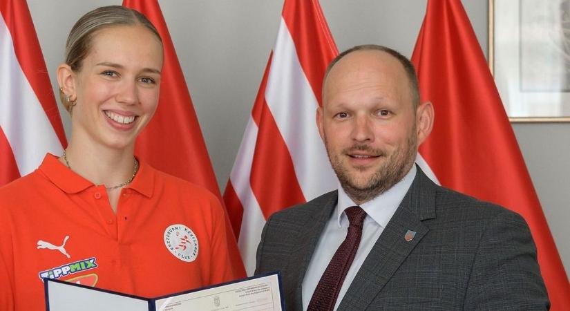 Ünnepi pillanat: felvette a magyar állampolgárságot a Mol Esztergom friss igazolása