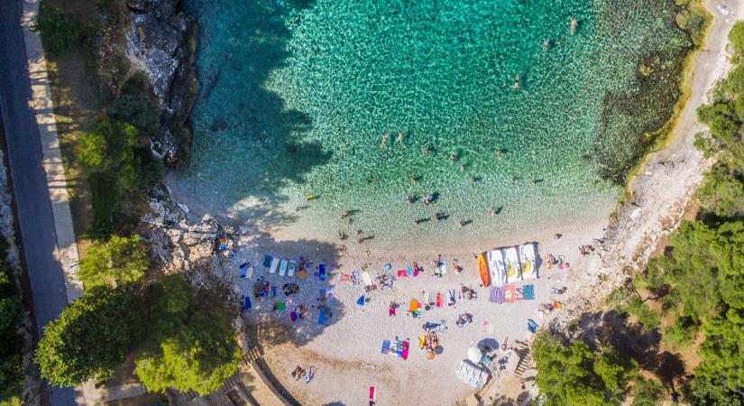 Ezek a legjobb strandok az Isztrián: kristálytiszta víz, sziklás partok, mediterrán idill