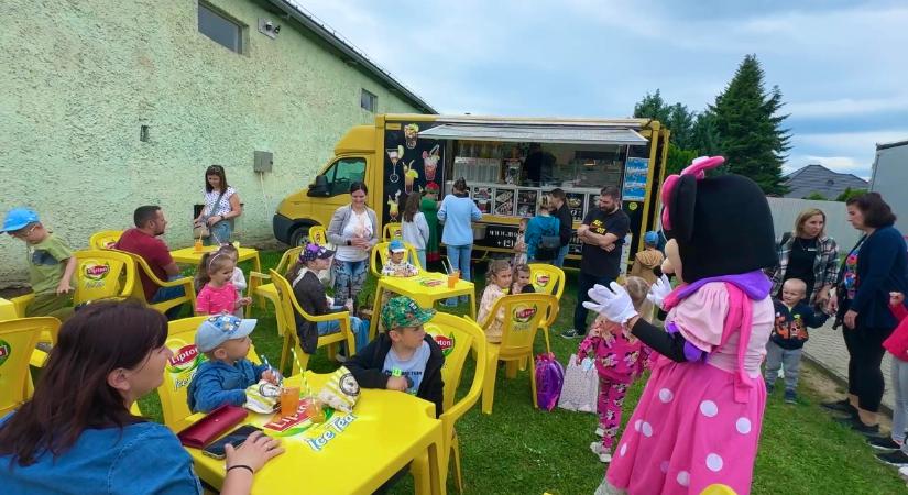 Egy forradalmi street-food találmány Zselízen: minilángos és minifánk