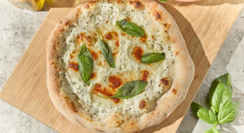 Fokhagymás-tejfölös pizza