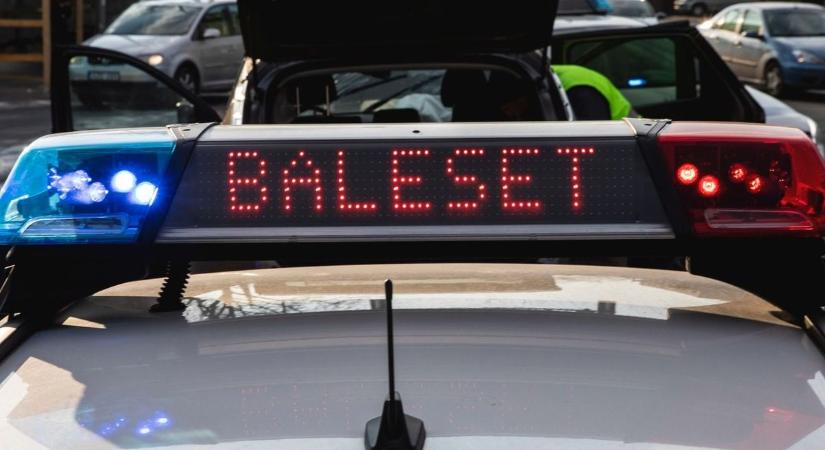 Balesetet szenvedett egy motoros Debrecenben, a buszokat is terelni kell