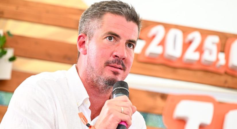 „Ez bűn, és akkor is az lenne, ha Magyar Péter halálával viccelődnének” – Majkáról, a fiatalokról és a Tiszáról beszélgettek Kocsis Mátéék