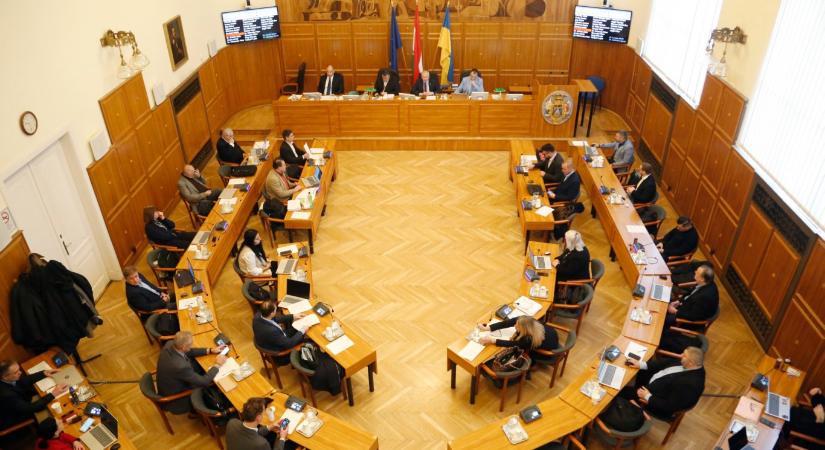 A kormányzati elvonások miatt Pécs is fizetésképtelen lenne, 1,5 milliárdos hitelt vettek fel