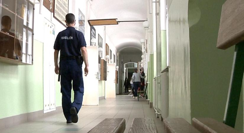 Újabb tizenhárom hajdú-bihari iskolába érkeznek iskolaőrök