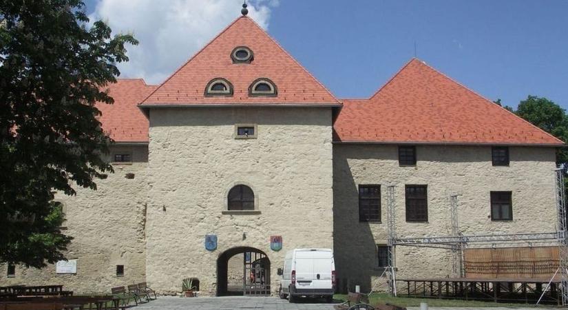 Péntek este ingyen koncert a várban! Itt a lazulás ideje!