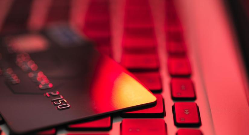 Horvát nyaralást akart befizetni, félmillió forintot csaltak ki egy férfitól