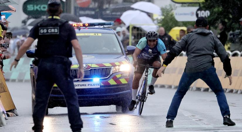 Hatalmas ütközés a Tour de France-on, egy betolakodót állítottak meg