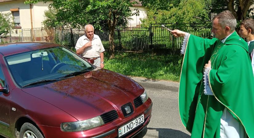 Áldás a kocsira, védelem az útra – Szent Kristóf napján újra sorban állnak a sofőrök