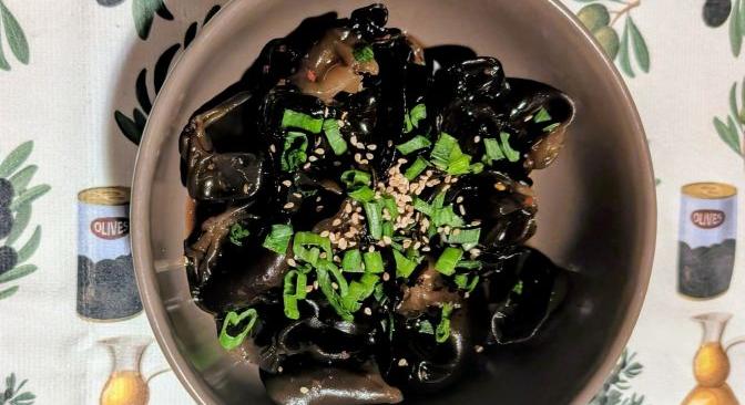 Fafülgomba saláta szezámmaggal és újhagymával – – Recept GAMEREKNEK