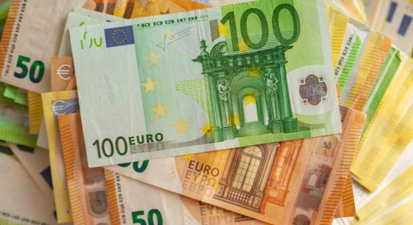 Elszalad a pénzváltóhoz, ha meglátja az euró árfolyamát