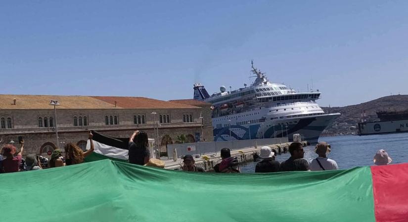 Palesztinpárti görög tüntetők tartóztattak fel egy izraeli tengerjáró hajót