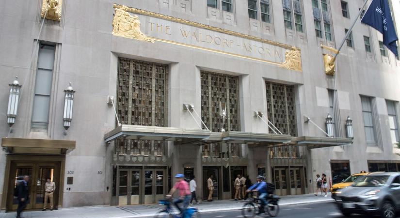 Két hónappal a hivatalos újranyitás előtt New York legendás szállodáját megmutatták a nyilvánosságnak