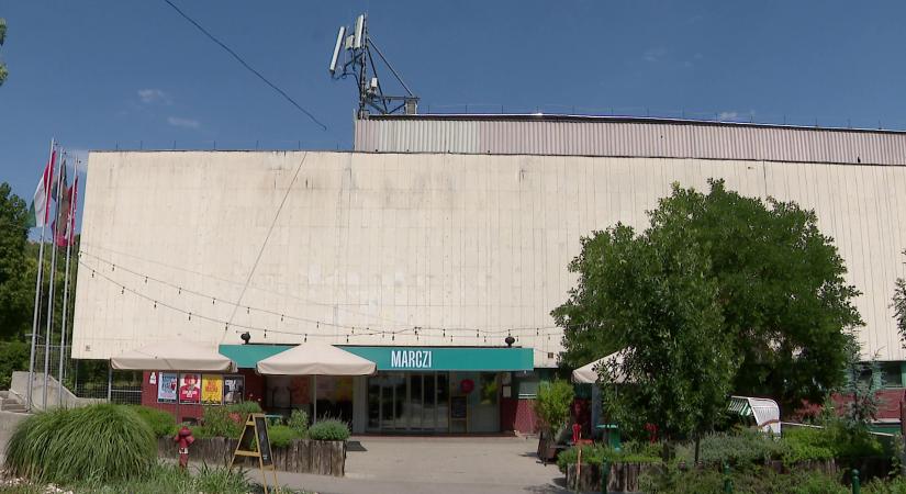Vállalhatatlanul viselkedett a momentumos Berg Dániel tavasszal egy rendezvényen  videó