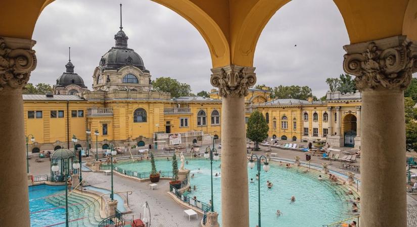 Megtiltják a 14 éves kor alattiaknak a belépést két budapesti fürdőbe – ez az oka