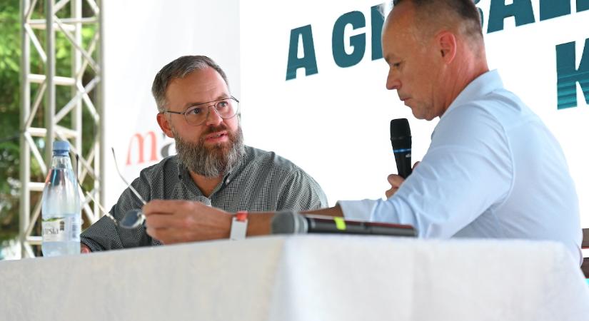 Orbán Balázs veszélyes, rázós átmeneti időszakot jósol