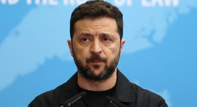 Páros lábbal szállt bele Zelenszkijbe a Telegraph – lemondásra szólította fel