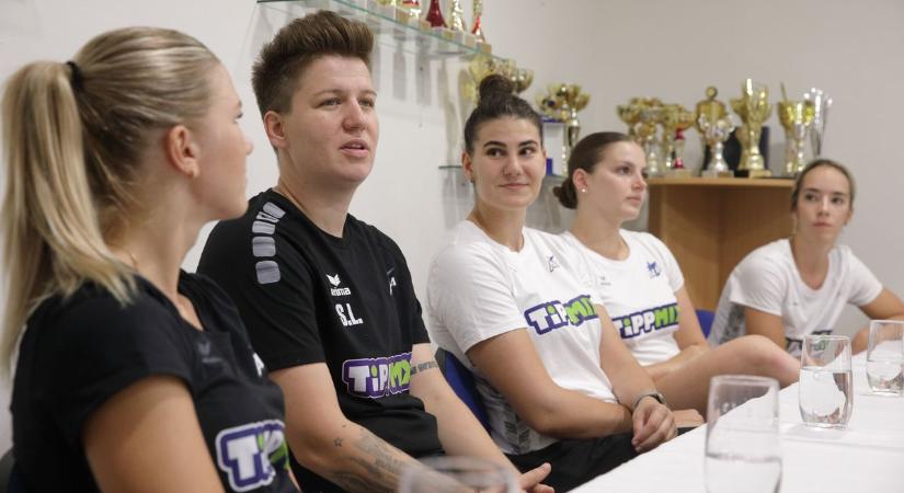 Nevetéstől volt hangos az Alba Fehérvár KC szurkolói ankétja – galéria